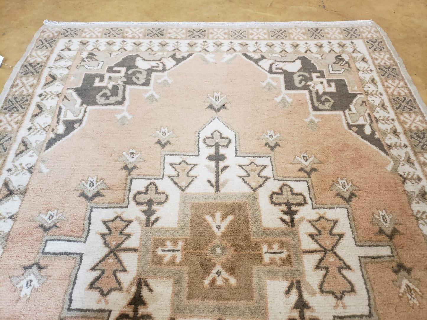 Hand Knotted Moroccan Berber Rug 5x7 Pink Ivory Geometric Medallion Open Field