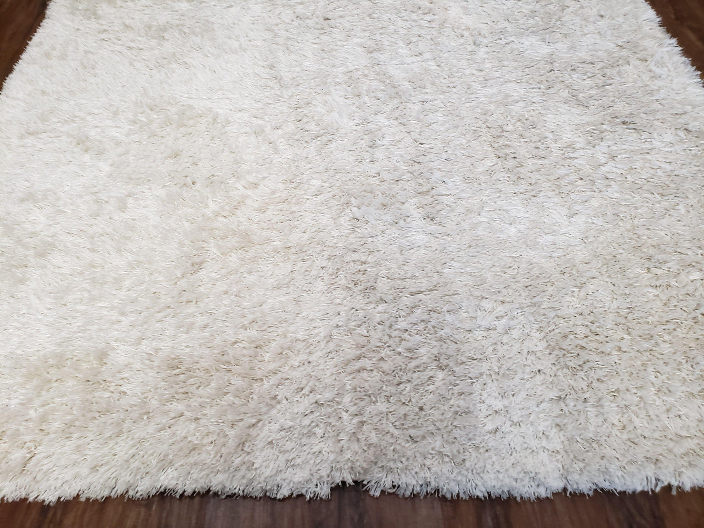 Safavieh Shag Rug 5x8, Pearl White Color, Isaac Mizrachi Shag Collection 5x7 Carpet, High Pile Soft Fluffly Bedroom Rug, Living Room Rug