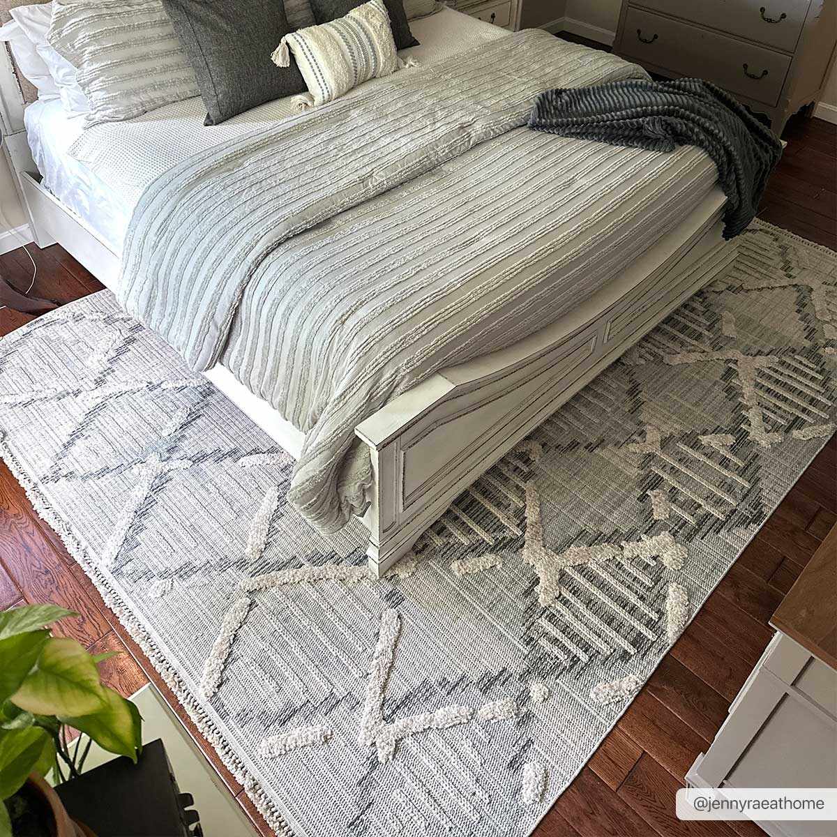 Rustic High-Low Area Rug - Cozy Home Décor Accent