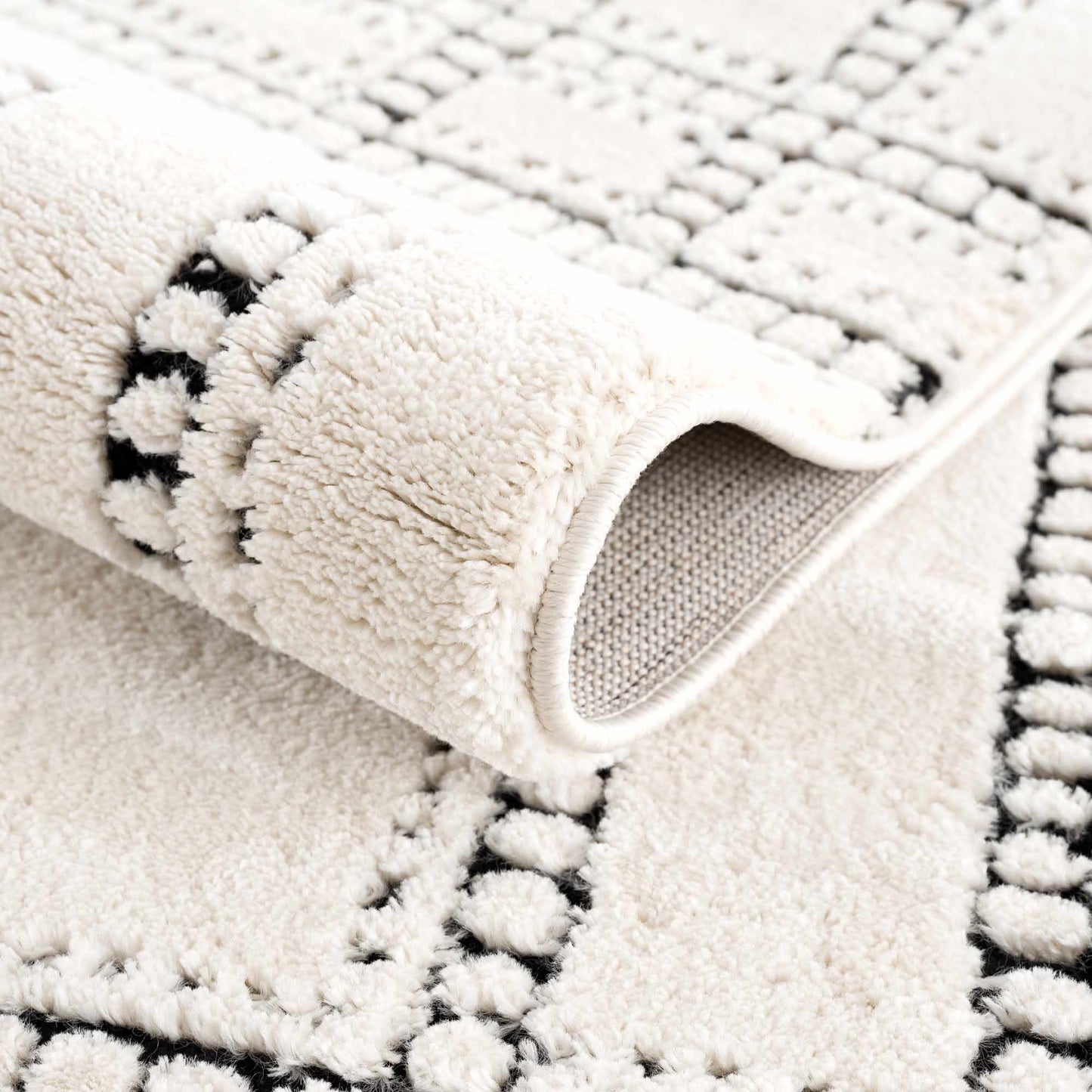 Modern Geometric Area Rug - Black and White Stylish Home Décor
