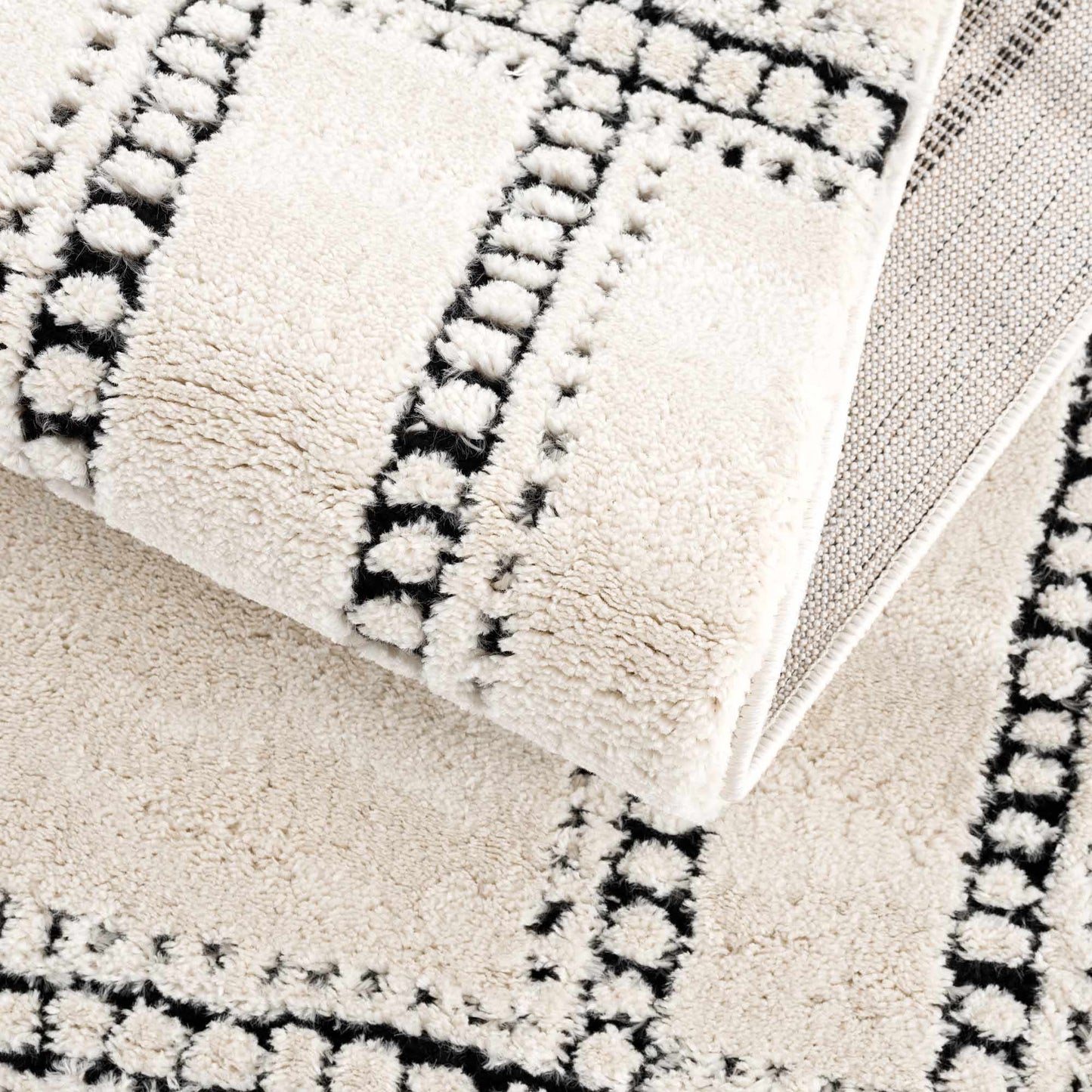 Modern Geometric Area Rug - Black and White Stylish Home Décor