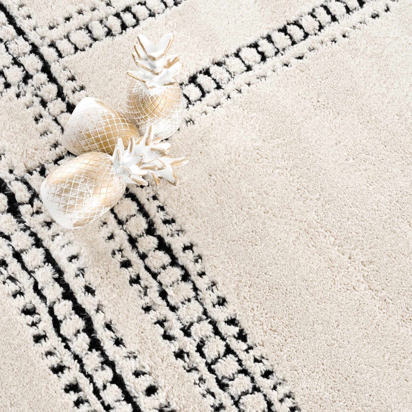 Modern Geometric Area Rug - Black and White Stylish Home Décor