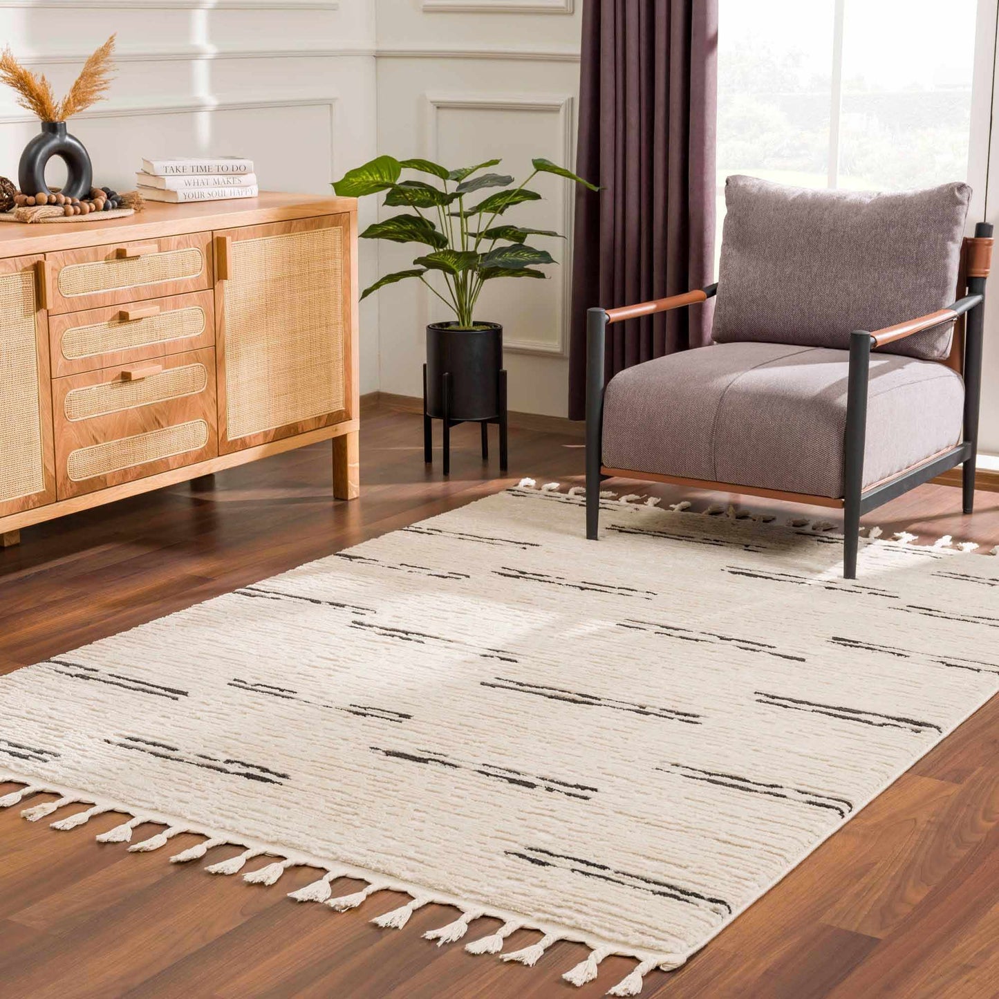 Striped Riad Rug with Tassels - Black and White Design