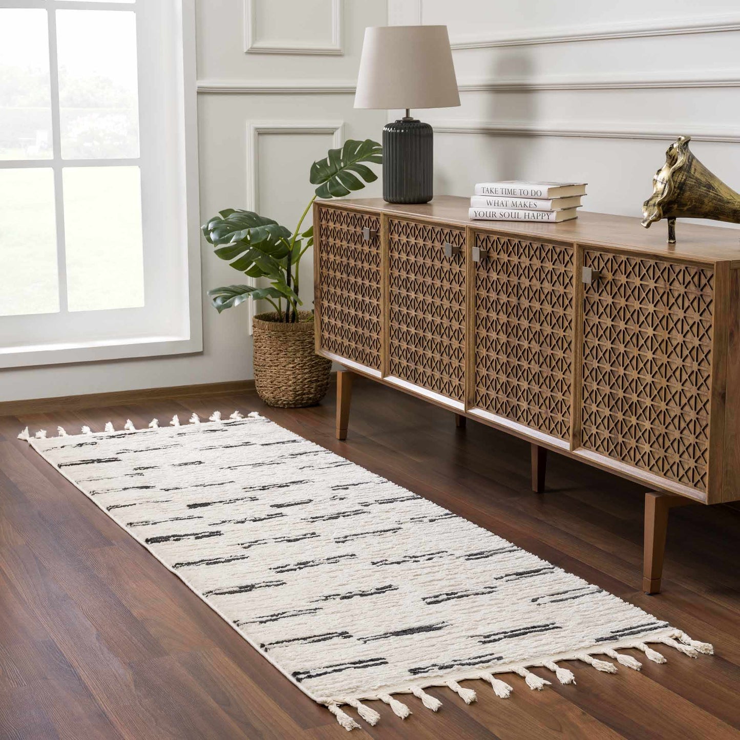 Striped Riad Rug with Tassels - Black and White Design