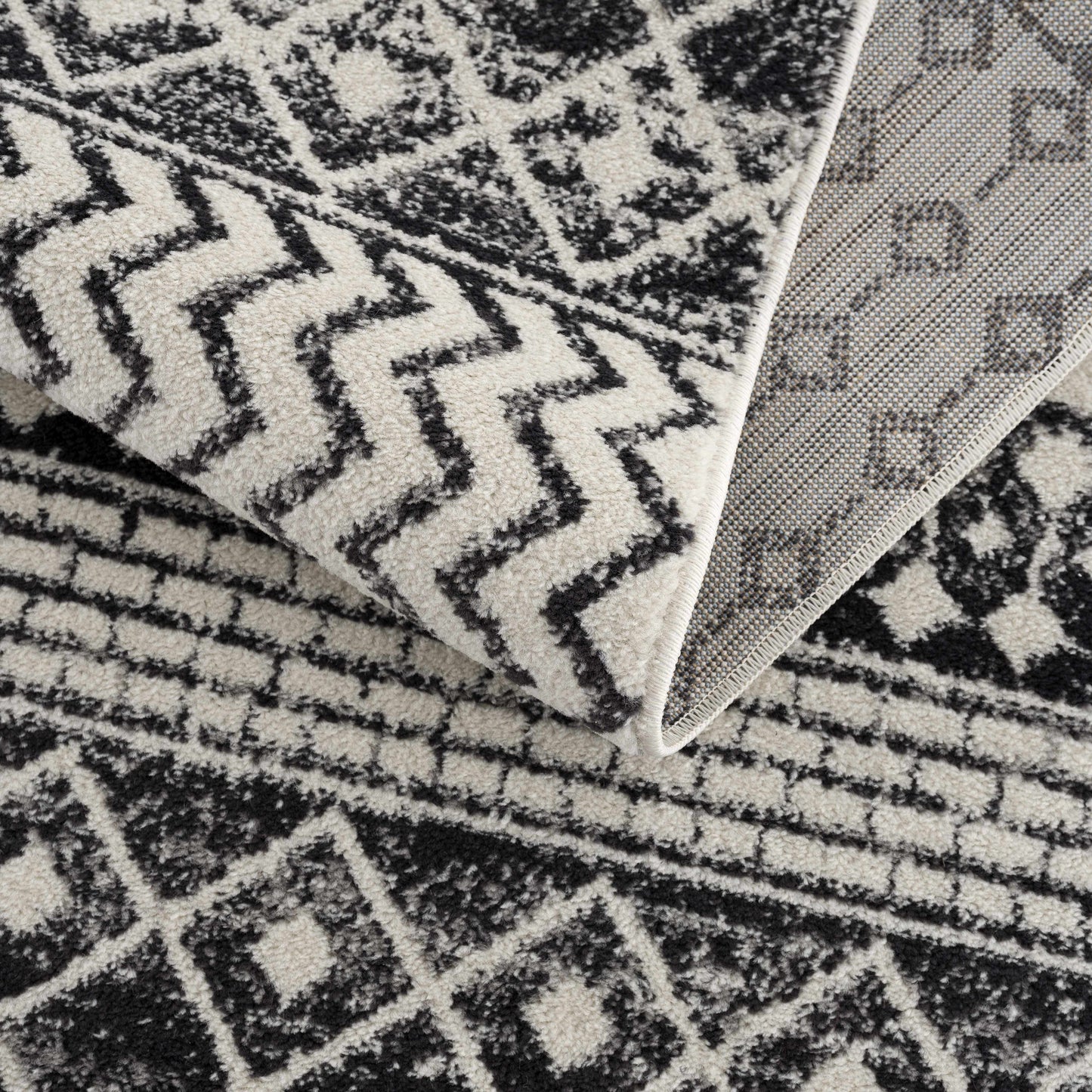 Moroccan Constantin Rug - Elegant Handcrafted Design for Cozy Spaces