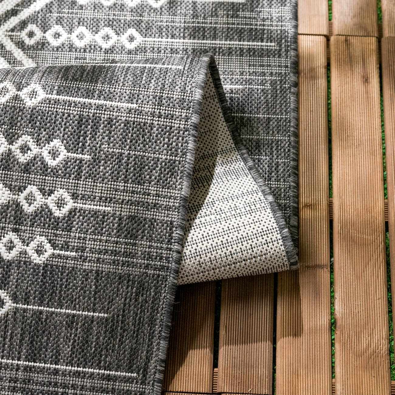 Frankville Performance Rug - Black and White All-Over Design for Stylish Interiors