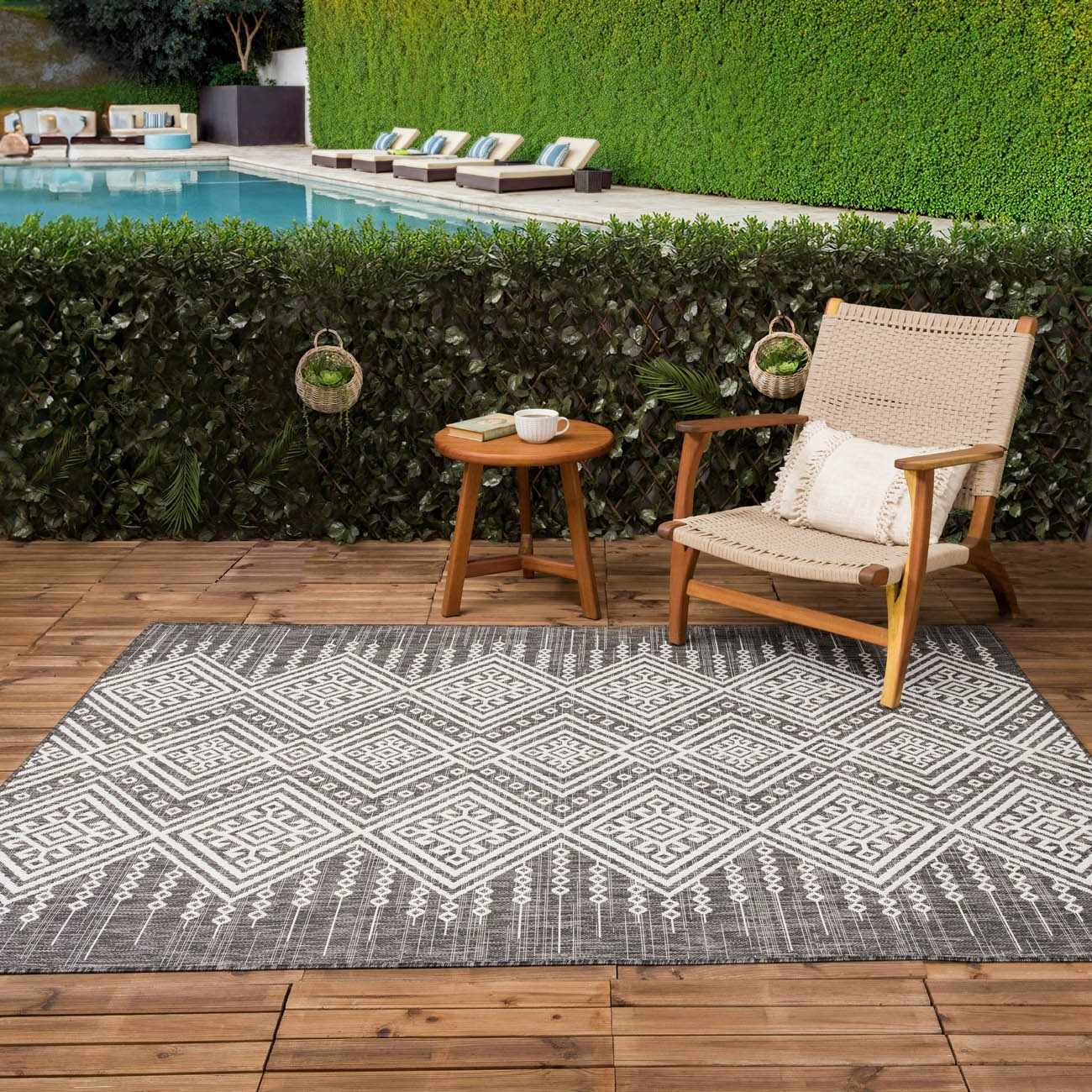 Frankville Performance Rug - Black and White All-Over Design for Stylish Interiors