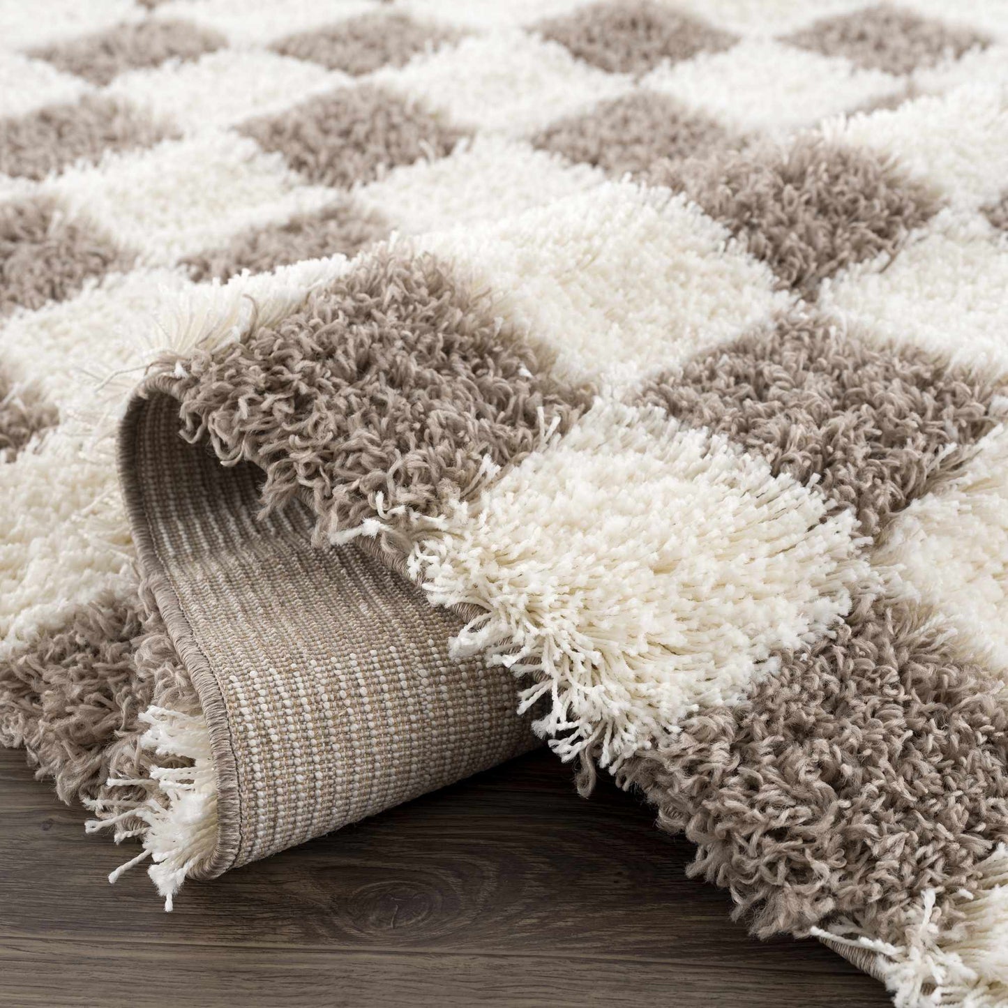 Brown Checkered Area Rug - Cozy Stylish Home Decor