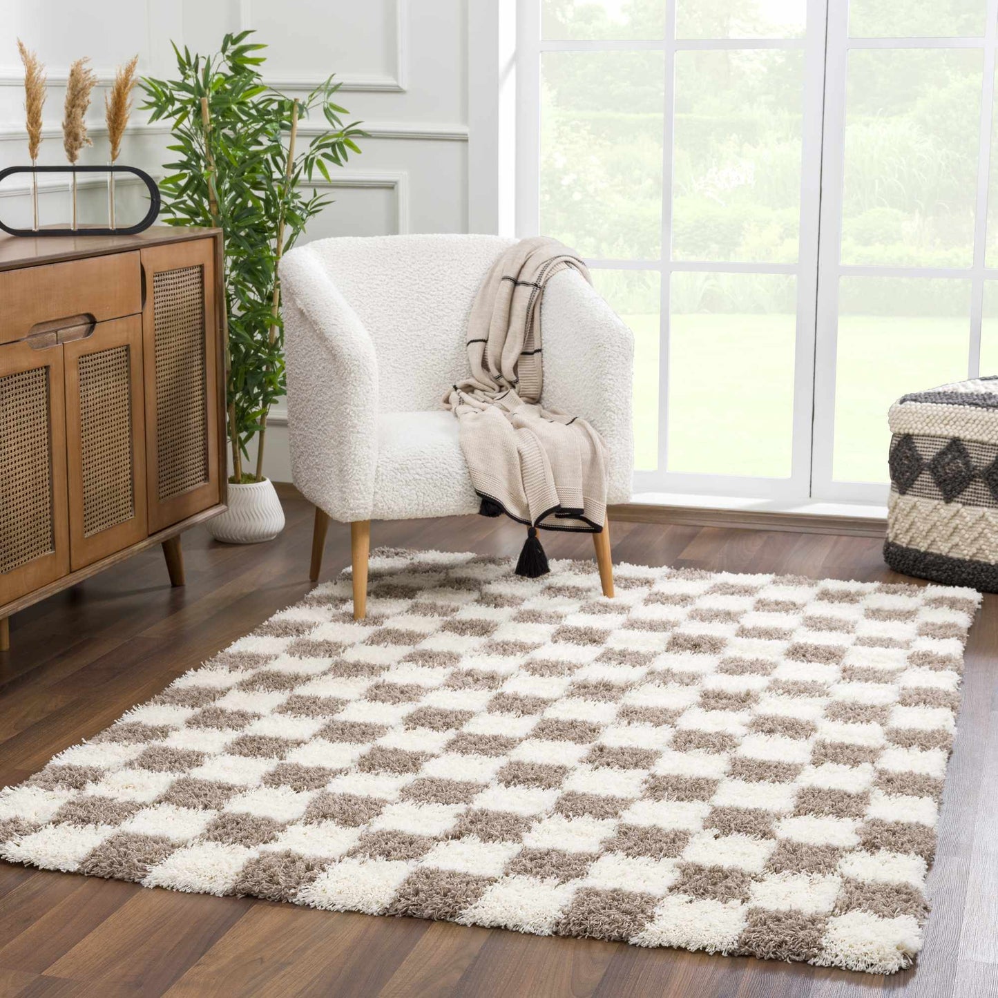 Brown Checkered Area Rug - Cozy Stylish Home Decor