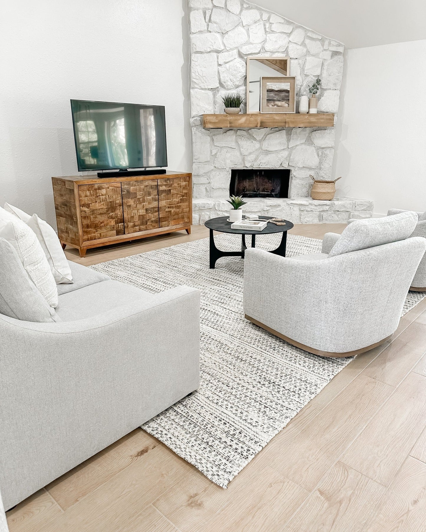 Williford Wool Area Rug - Soft Durable Stylish Home Decor
