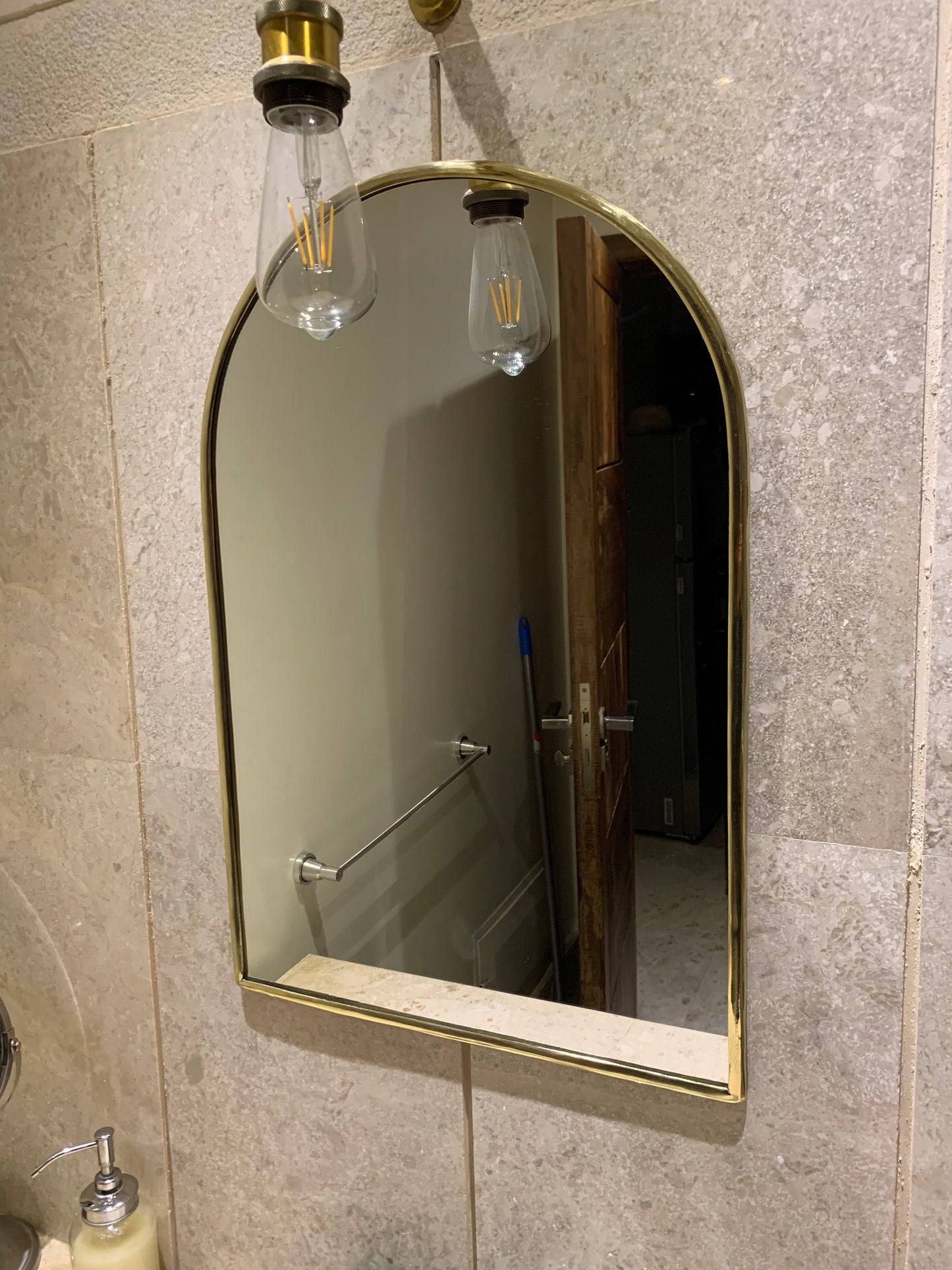 Espejo de arco dorado: espejo de baño personalizado y hecho a mano