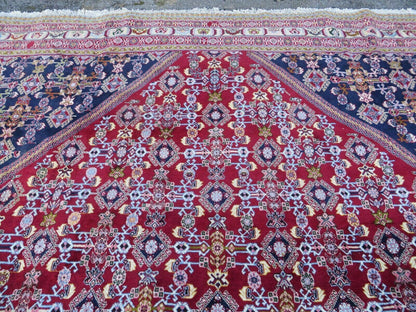 Persian Shiraz Rug Handmade Tribal Pattern