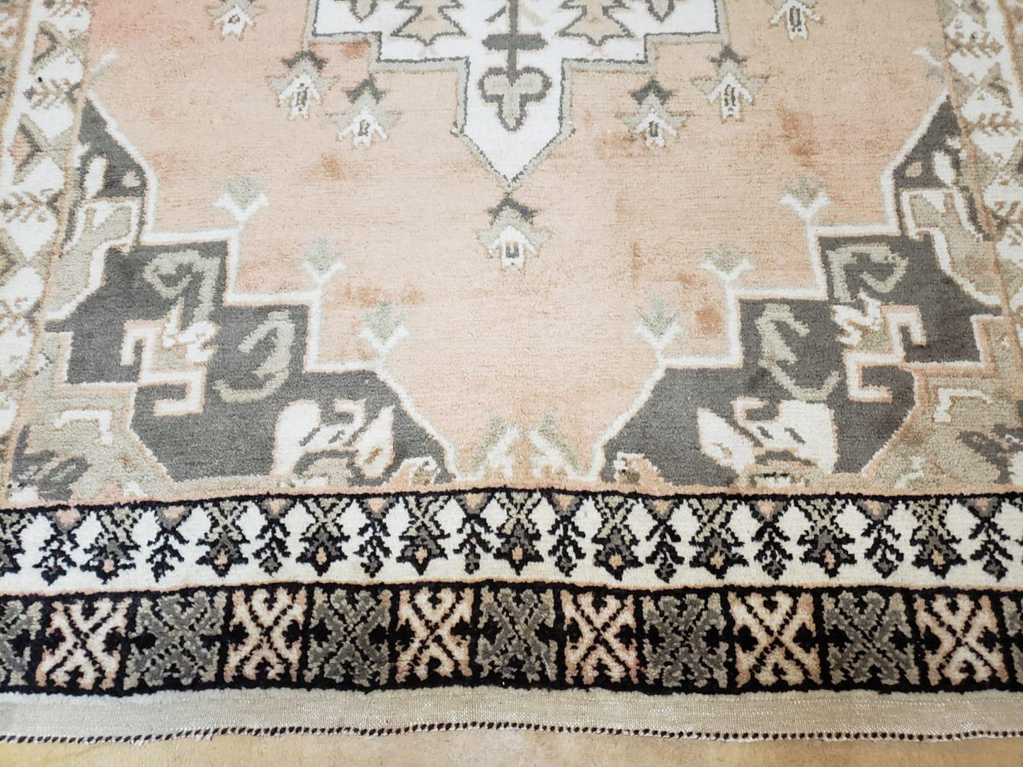 Hand Knotted Moroccan Berber Rug 5x7 Pink Ivory Geometric Medallion Open Field