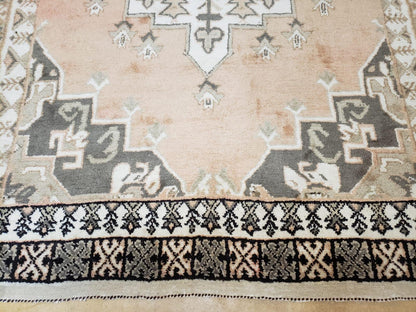 Hand Knotted Moroccan Berber Rug 5x7 Pink Ivory Geometric Medallion Open Field