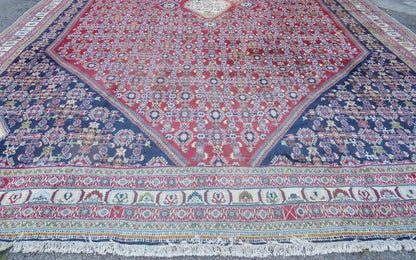 Persian Shiraz Rug Handmade Tribal Pattern