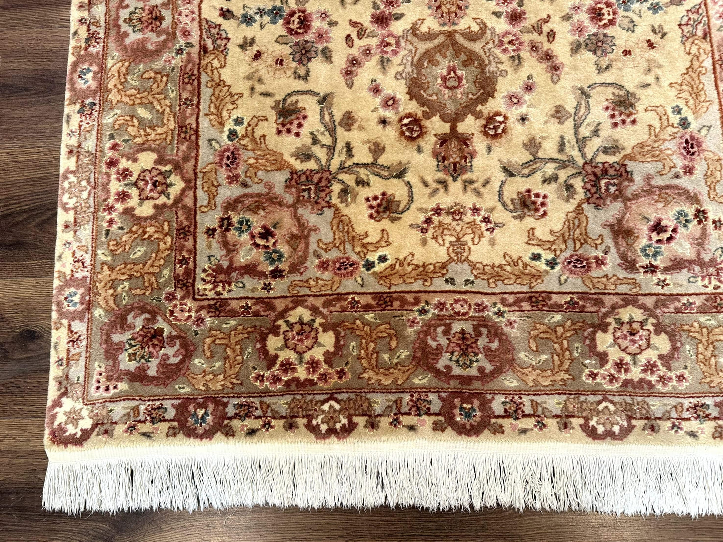 Persian Rug 4x6 Hand Knotted Wool and Silk Highlights 200 KPSI