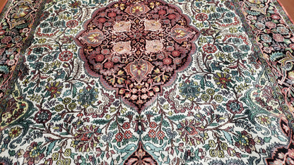 Indian Kashmiri Silk Rug 6x10, Ivory, Floral Medallion