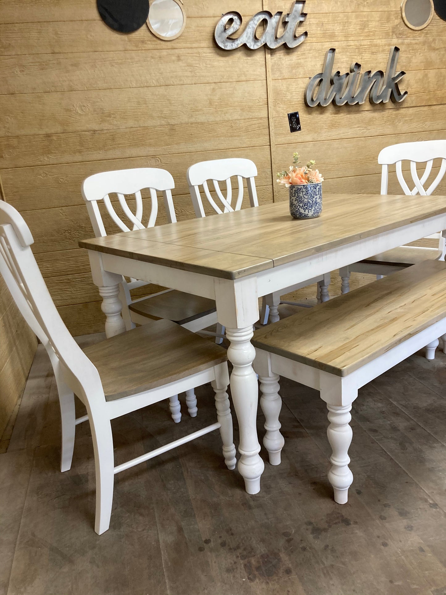 Spindle Leg Bench for Standard Tables With Thin Profile Design