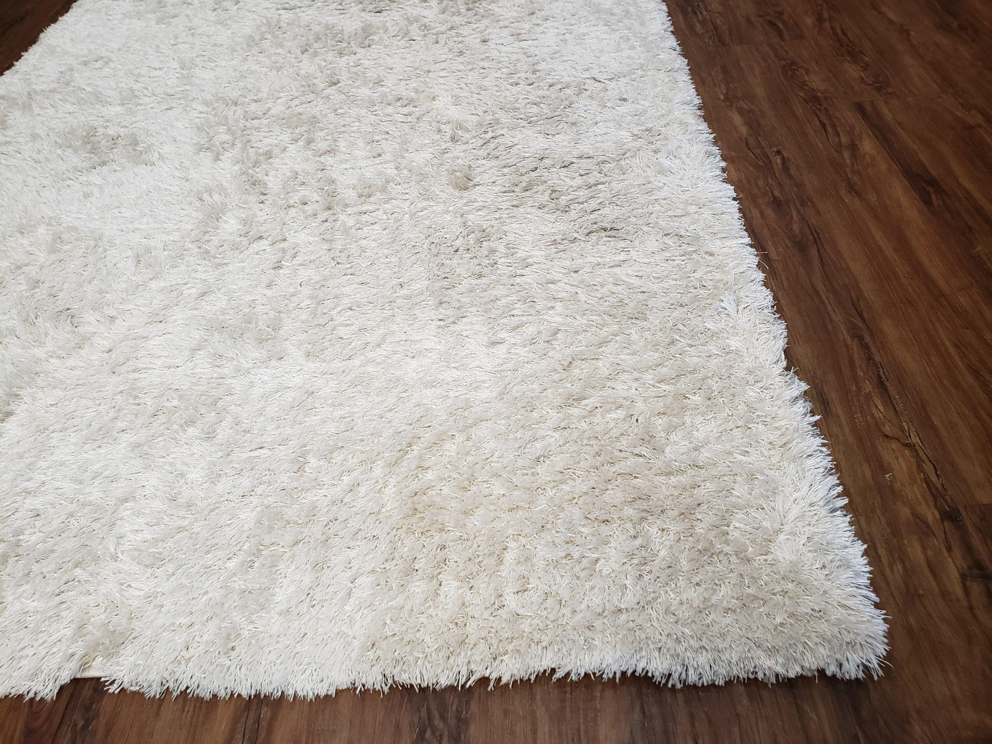 Safavieh Shag Rug 5x8, Pearl White Color, Isaac Mizrachi Shag Collection 5x7 Carpet, High Pile Soft Fluffly Bedroom Rug, Living Room Rug