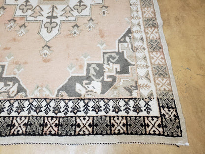 Hand Knotted Moroccan Berber Rug 5x7 Pink Ivory Geometric Medallion Open Field