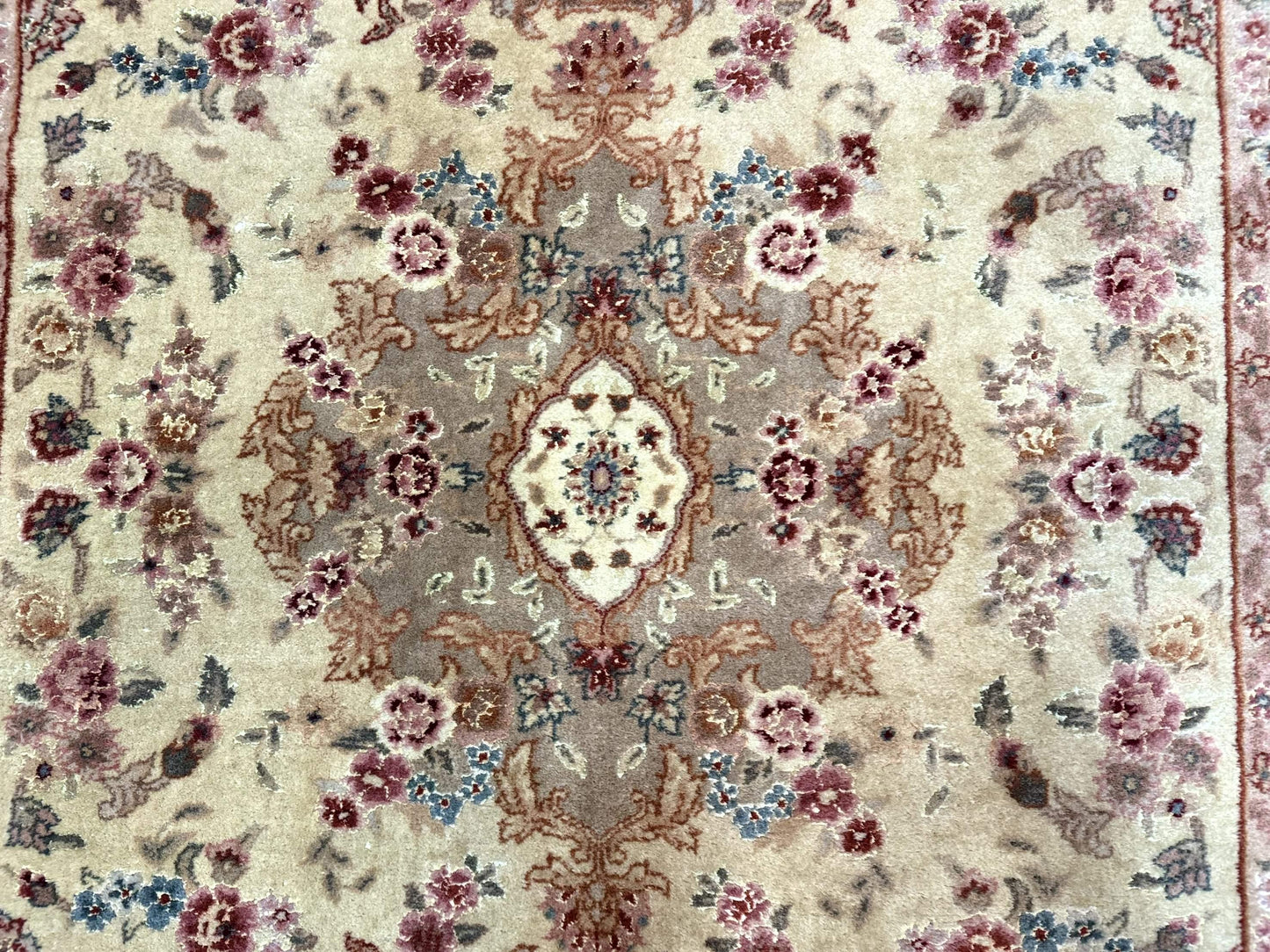 Persian Rug 4x6 Hand Knotted Wool and Silk Highlights 200 KPSI