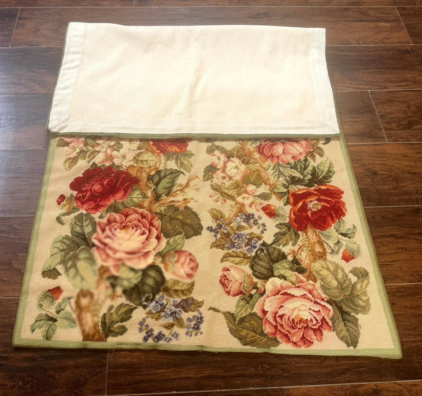 Small Needlepoint Rug 2.8 x 4.7, Floral, Vintage