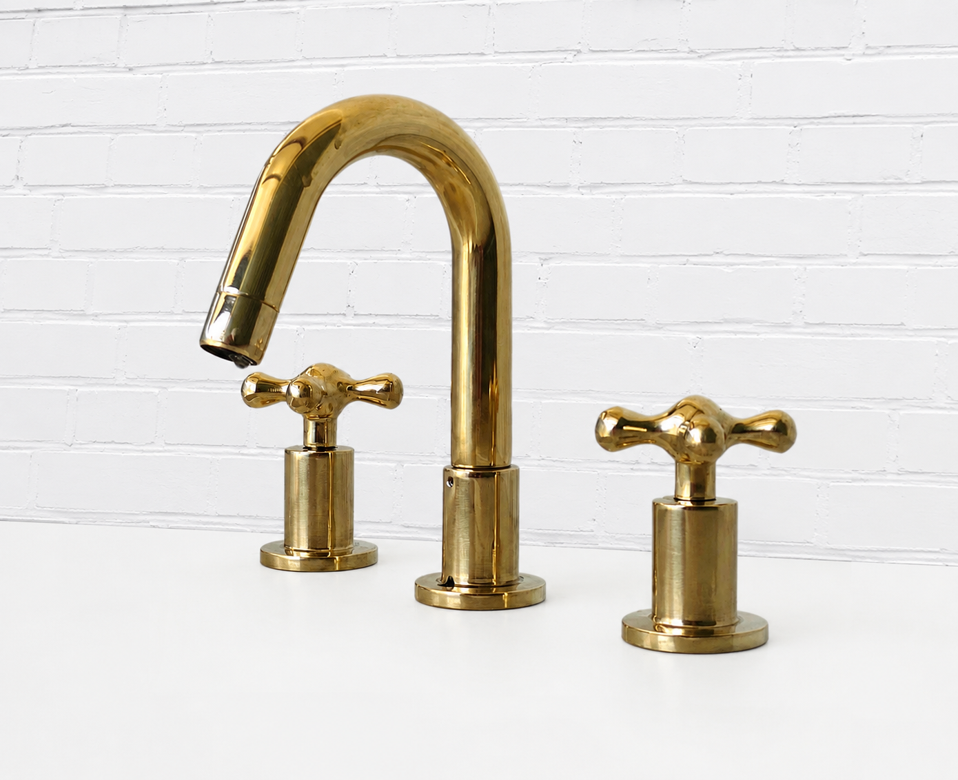 Grifo de latón macizo sin lacar de 3 orificios de gran alcance - Grifo para lavabo de tocador