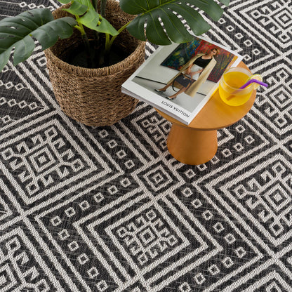 Frankville Performance Rug - Black and White All-Over Design for Stylish Interiors
