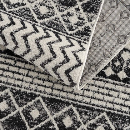 Moroccan Constantin Rug - Elegant Handcrafted Design for Cozy Spaces