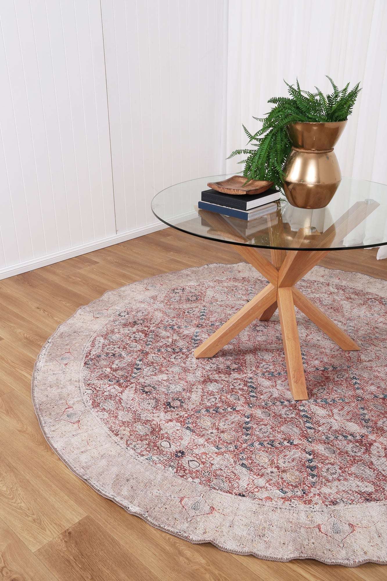 Distressed Vintage Levent in Beige : Round Rug