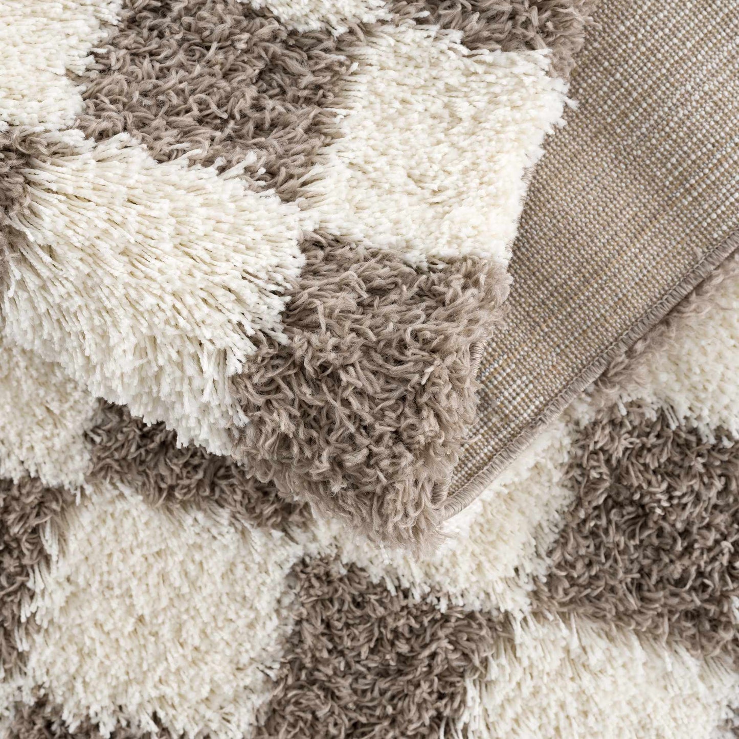 Brown Checkered Area Rug - Cozy Stylish Home Decor