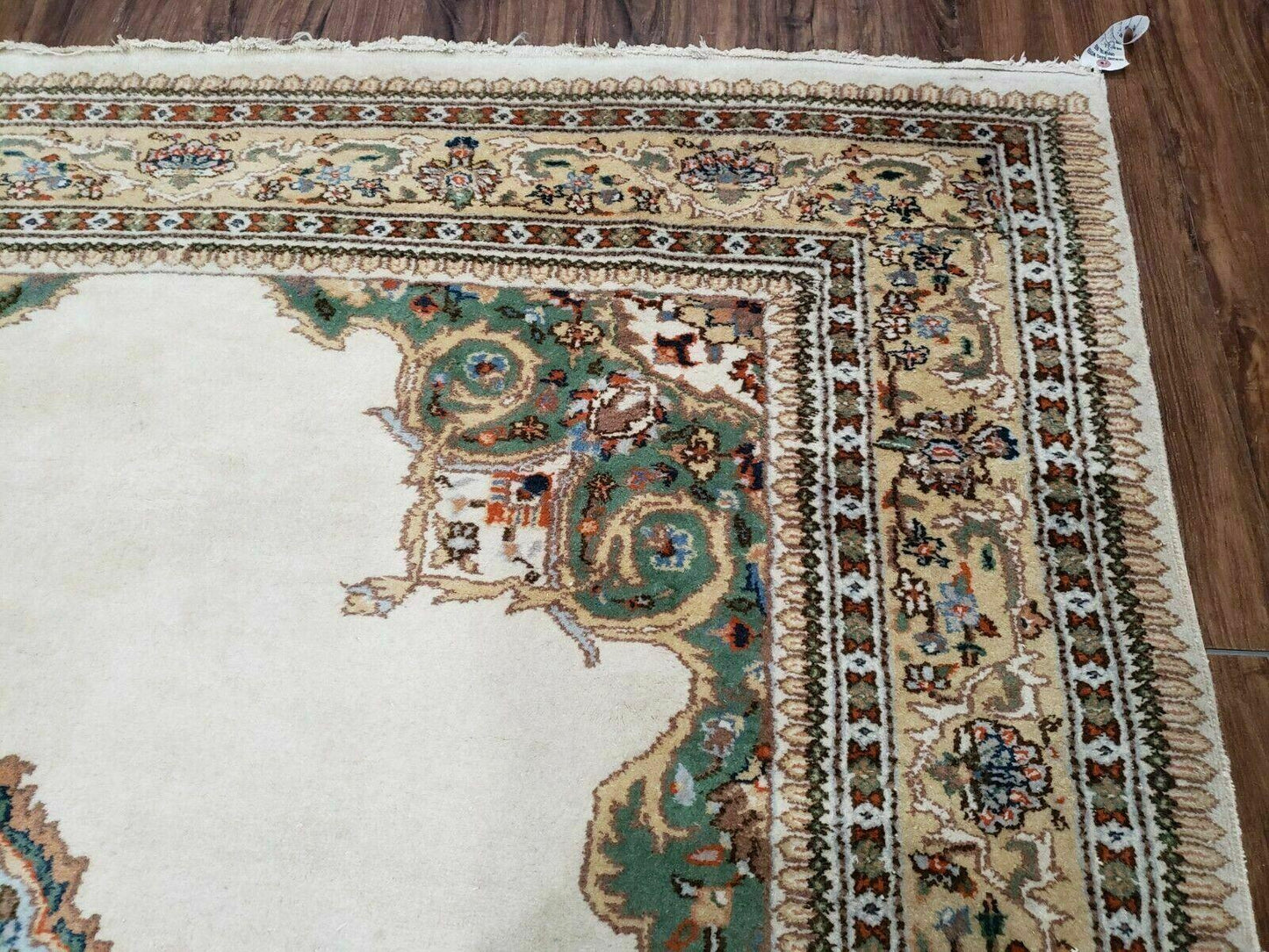 Vintage Handmade Indian Wool Rug 5 Ft 10 In By 8 Ft 11 In Open Field Medallion