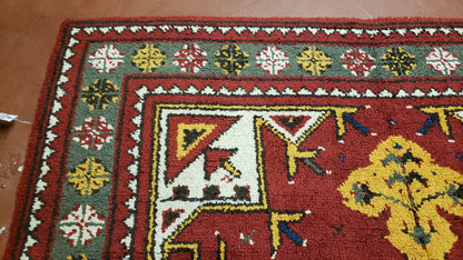 Moroccan Heriz Rug 6x9 Large Central Medallion Red Yellow Blue Colorful Wool Area Rug