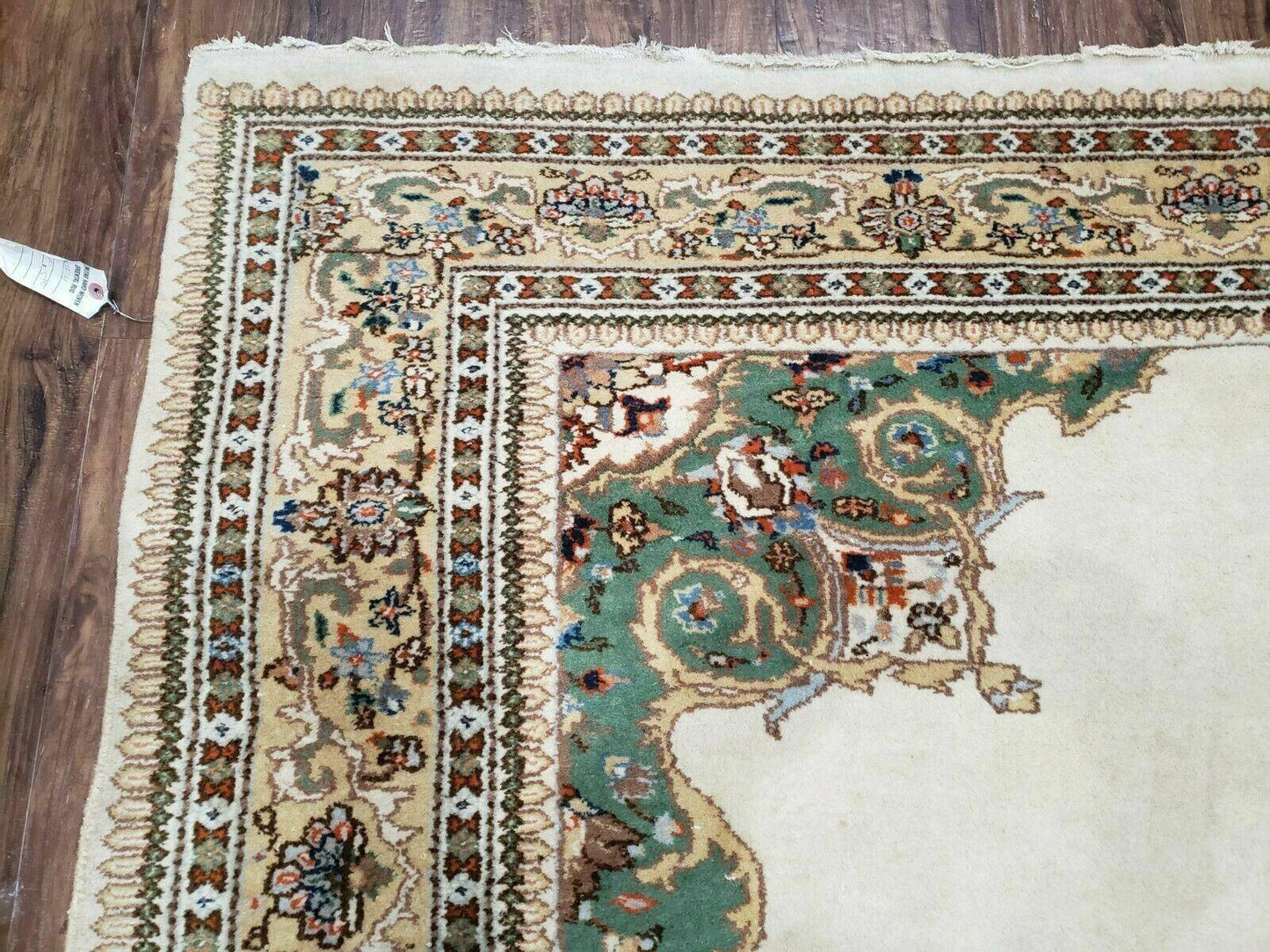 Vintage Handmade Indian Wool Rug 5 Ft 10 In By 8 Ft 11 In Open Field Medallion