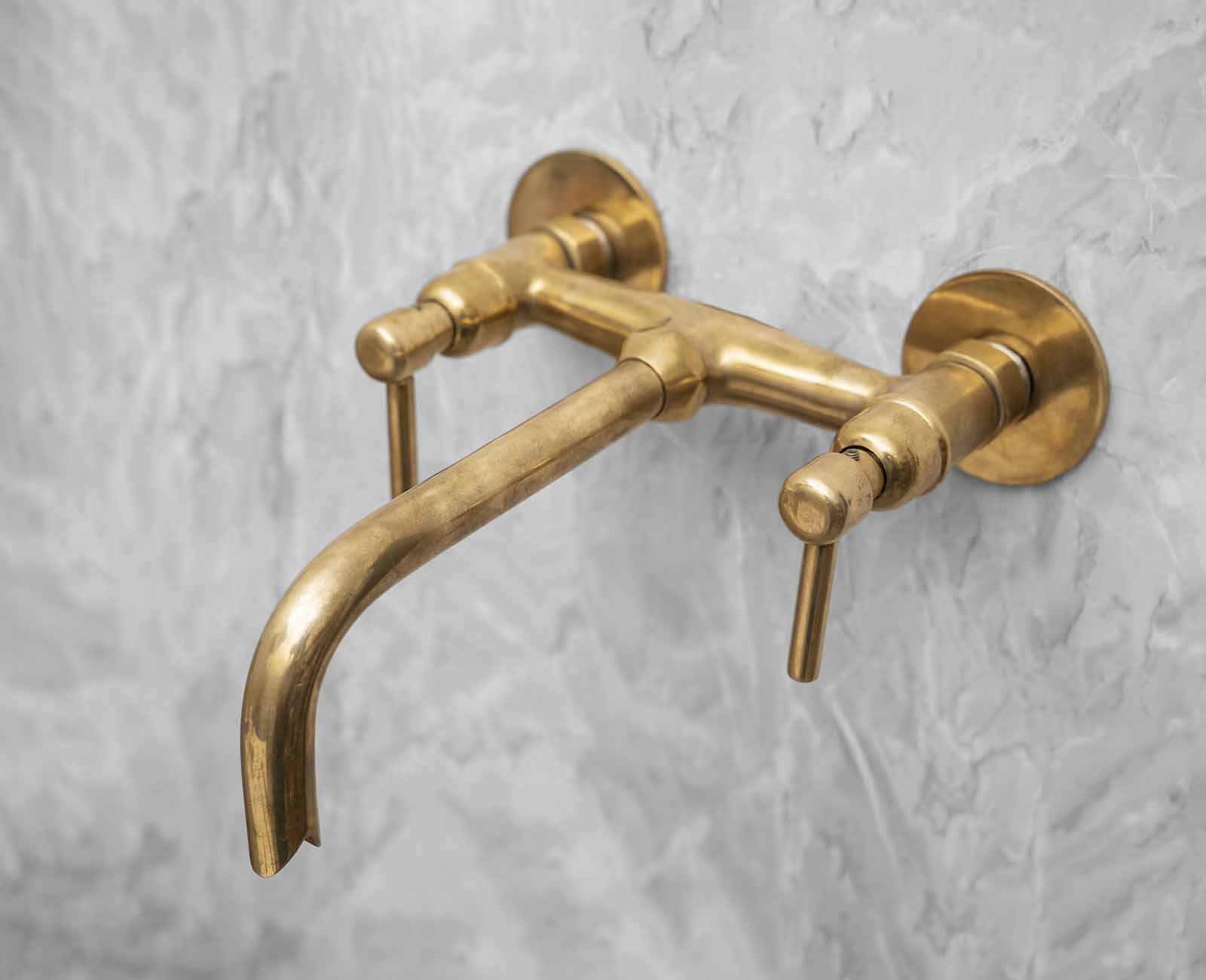 close up look of the brass faucet 