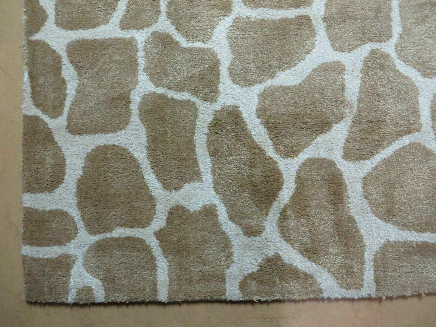 Safavieh Hand Tufted Wool And Viscose 6x9 Rug Modern Design