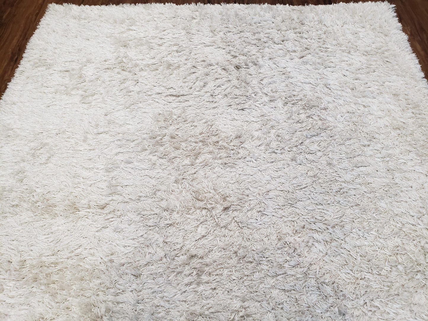 Safavieh Shag Rug 5x8, Pearl White Color, Isaac Mizrachi Shag Collection 5x7 Carpet, High Pile Soft Fluffly Bedroom Rug, Living Room Rug