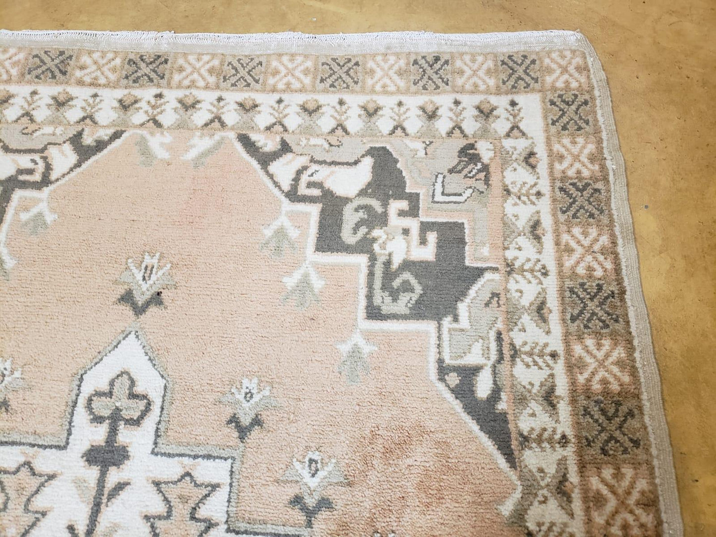 Hand Knotted Moroccan Berber Rug 5x7 Pink Ivory Geometric Medallion Open Field