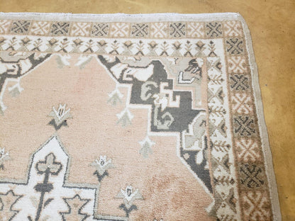 Hand Knotted Moroccan Berber Rug 5x7 Pink Ivory Geometric Medallion Open Field