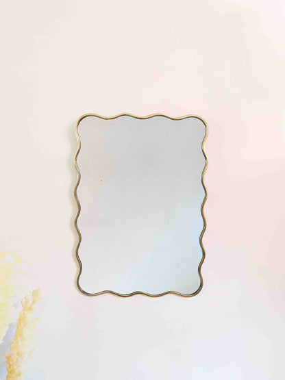 Miroirs ondulés à cadre argenté - Miroir mural luxueux et esthétique