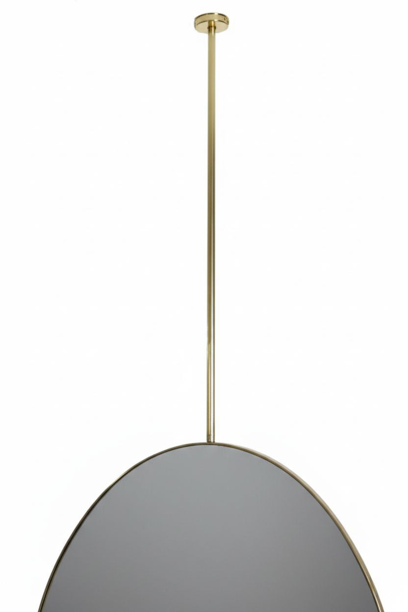 Oval ceiling-mounted mirror with slim brass rod