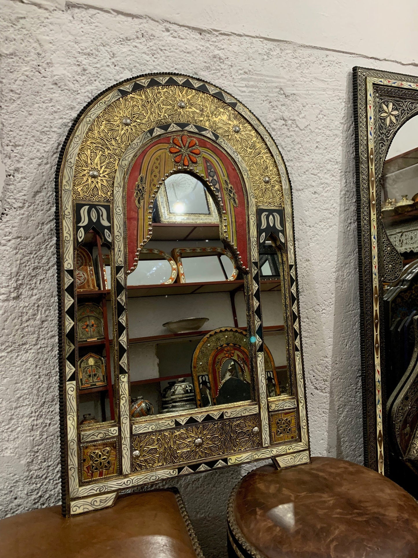 a mirror and a stool in a room