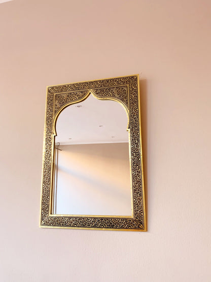 Miroir en laiton fait main en forme d'arche marocaine