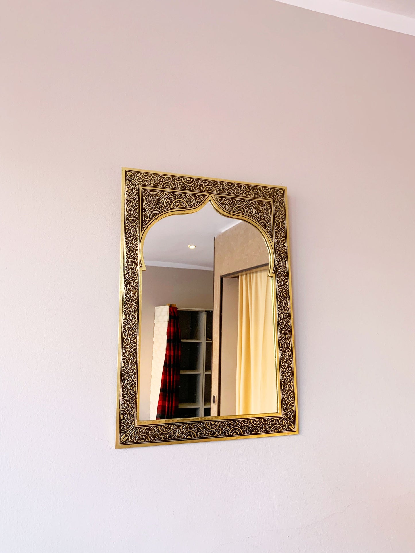 Miroir en laiton fait main en forme d'arche marocaine