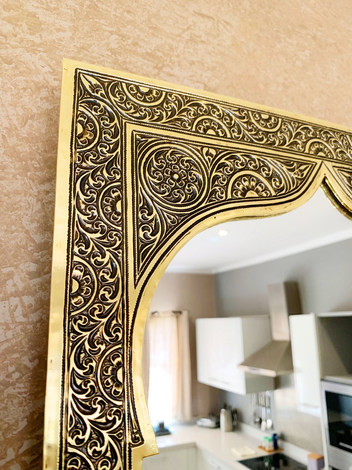 Miroir en laiton fait main en forme d'arche marocaine