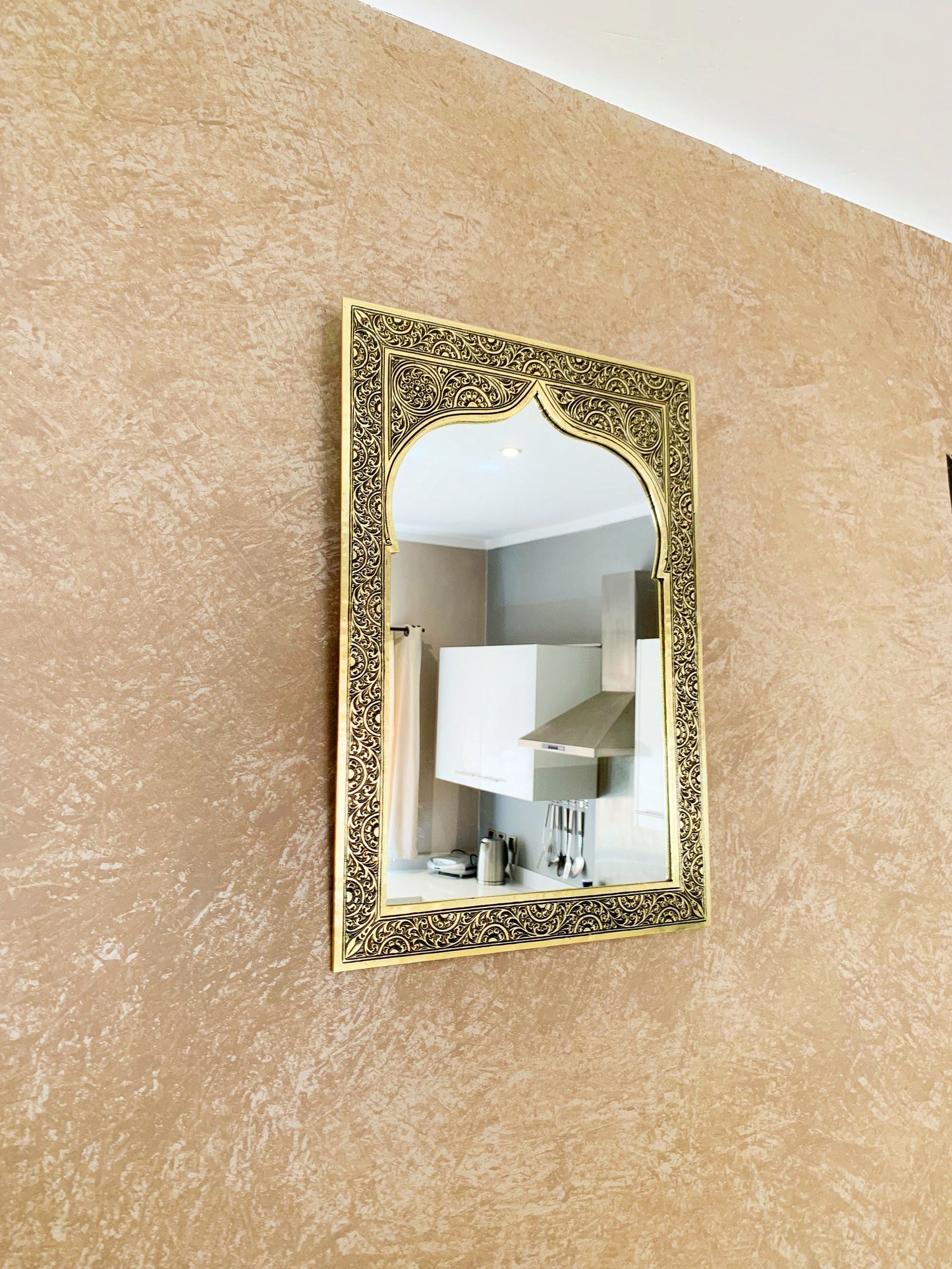 Miroir en laiton fait main en forme d'arche marocaine