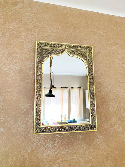 Miroir en laiton fait main en forme d'arche marocaine