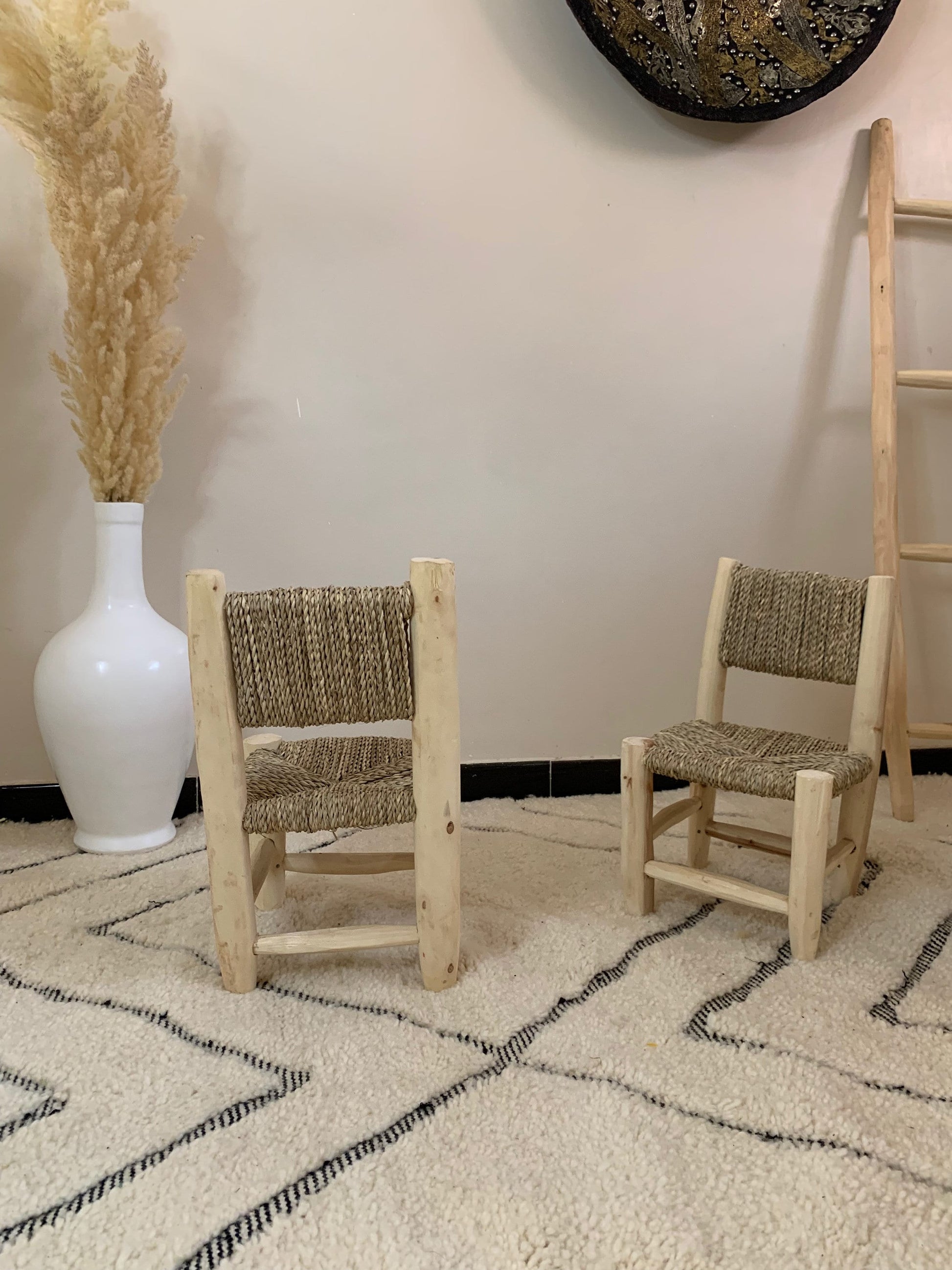 a couple of chairs sitting on top of a rug