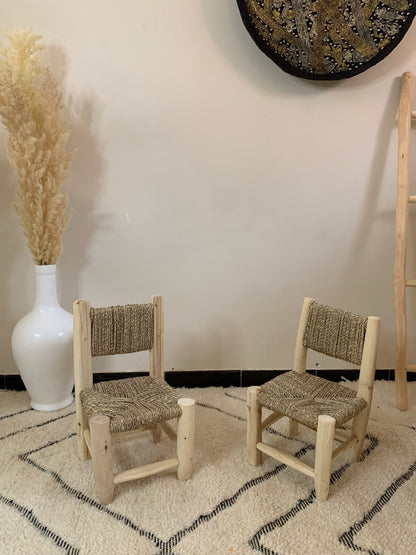 a couple of chairs sitting on top of a rug