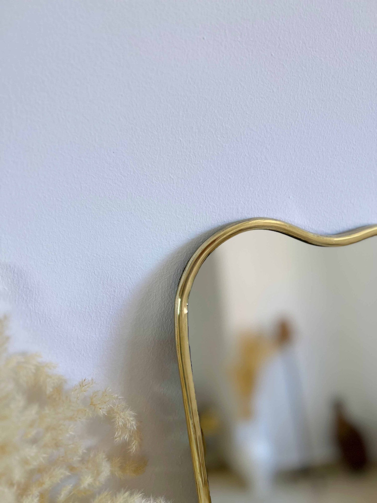 Miroir à cadre noir, miroir italien ondulé en laiton